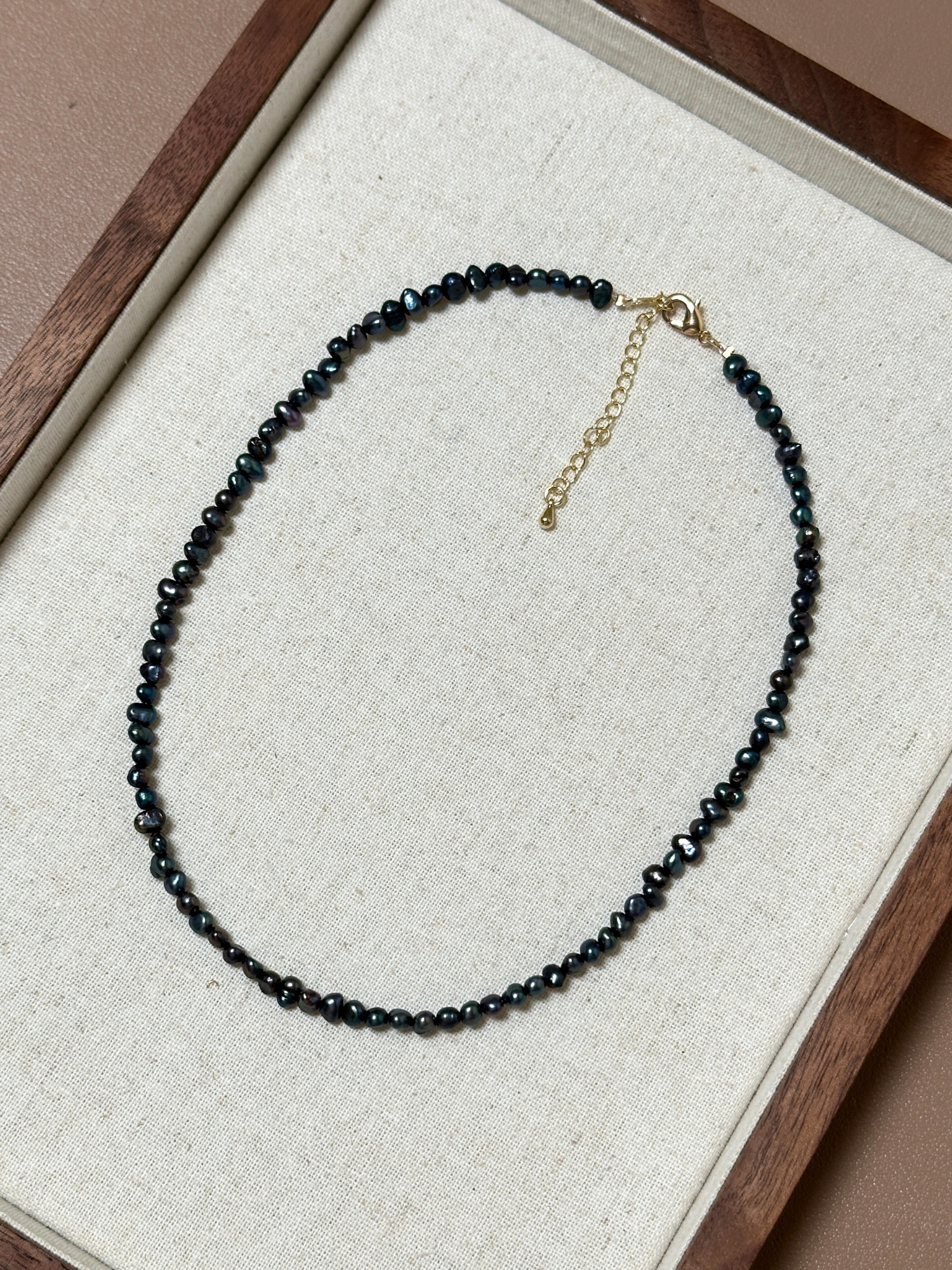 Abril Minimal Black Freshwater Pearl Necklace