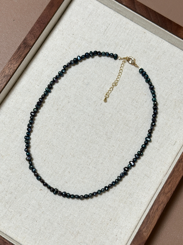 Abril Minimal Black Freshwater Pearl Necklace