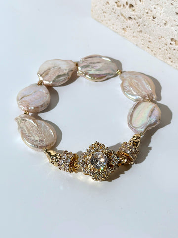Elara Baroque Pearl Bracelet