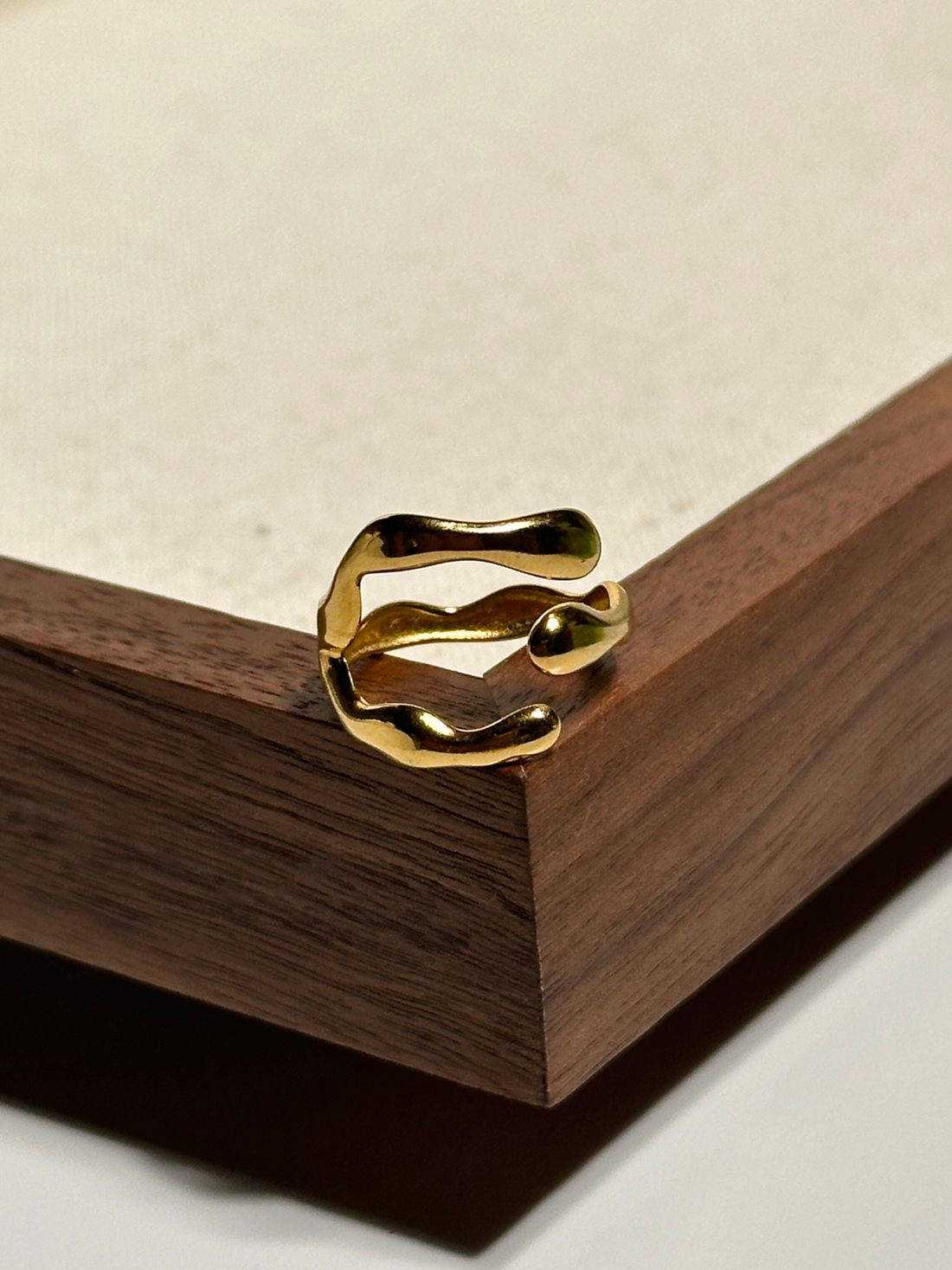 Britta Asjuatble Abstract Ring