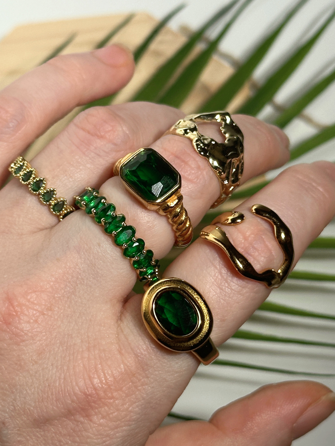 Neva Green Zircon Band Ring