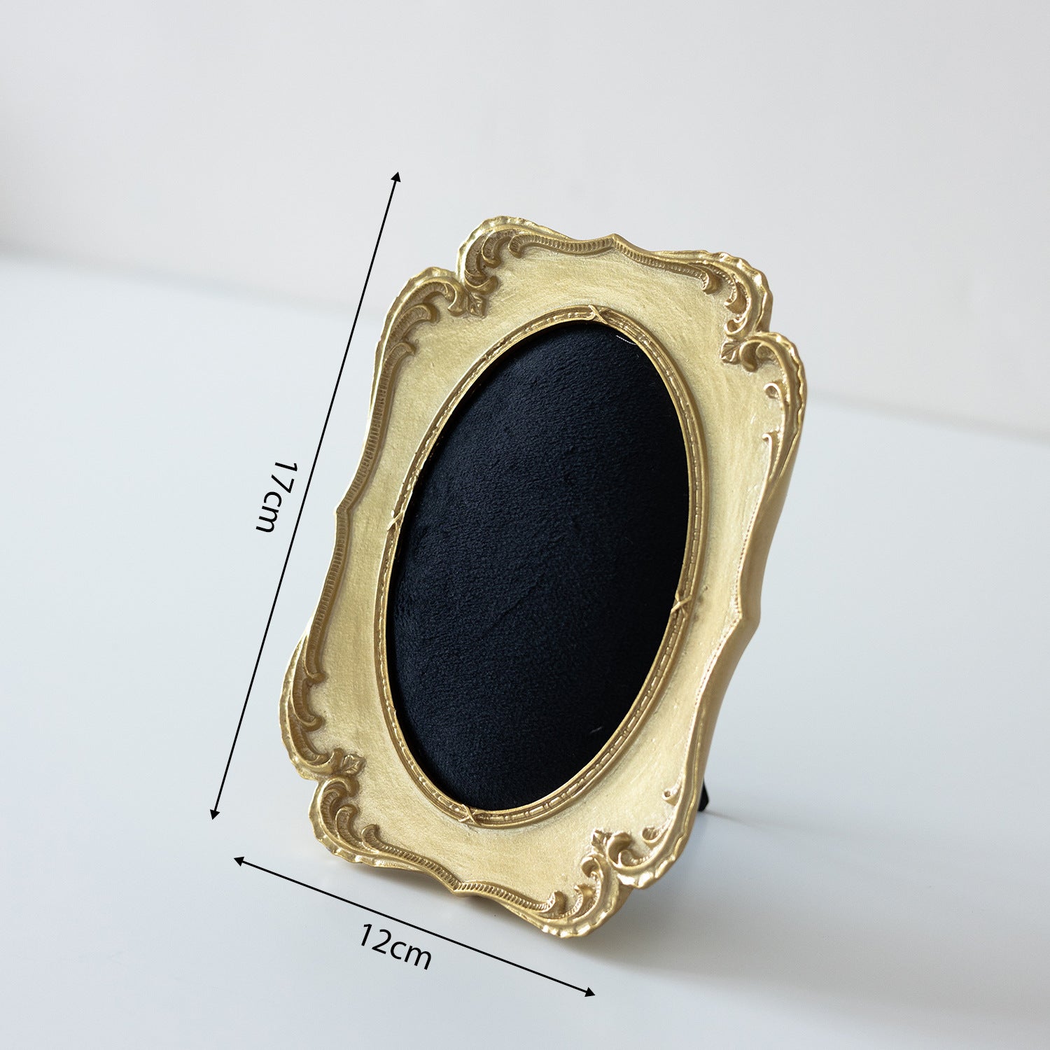 Jayla Velvet Display Frame - Oval Jewelry Frame - Black Velvet [1LPE95U4]