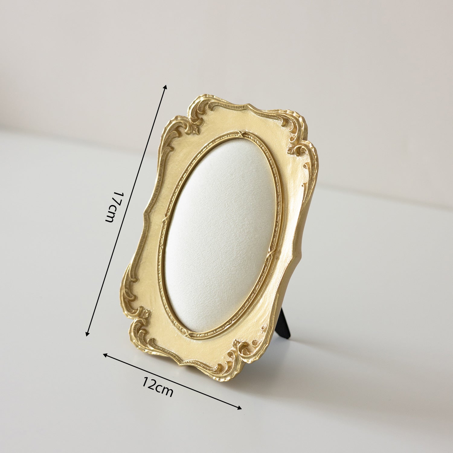 Jayla Velvet Display Frame - Oval Jewelry Frame - Off-White Velvet [CGXL4WJM]