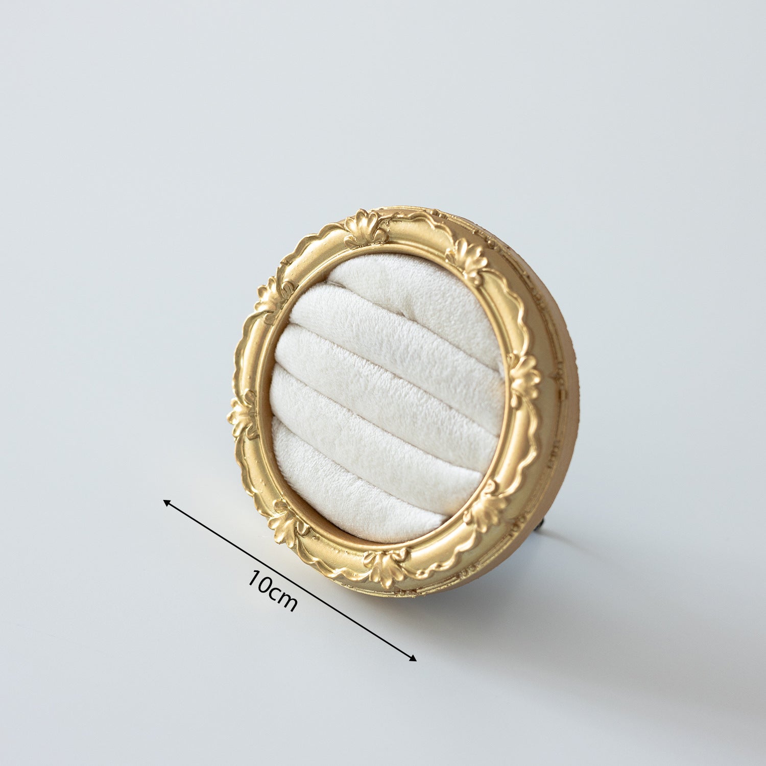 Jayla Velvet Display Frame - Round Ring Tray - Off-White Velvet [9TUPYM2N]