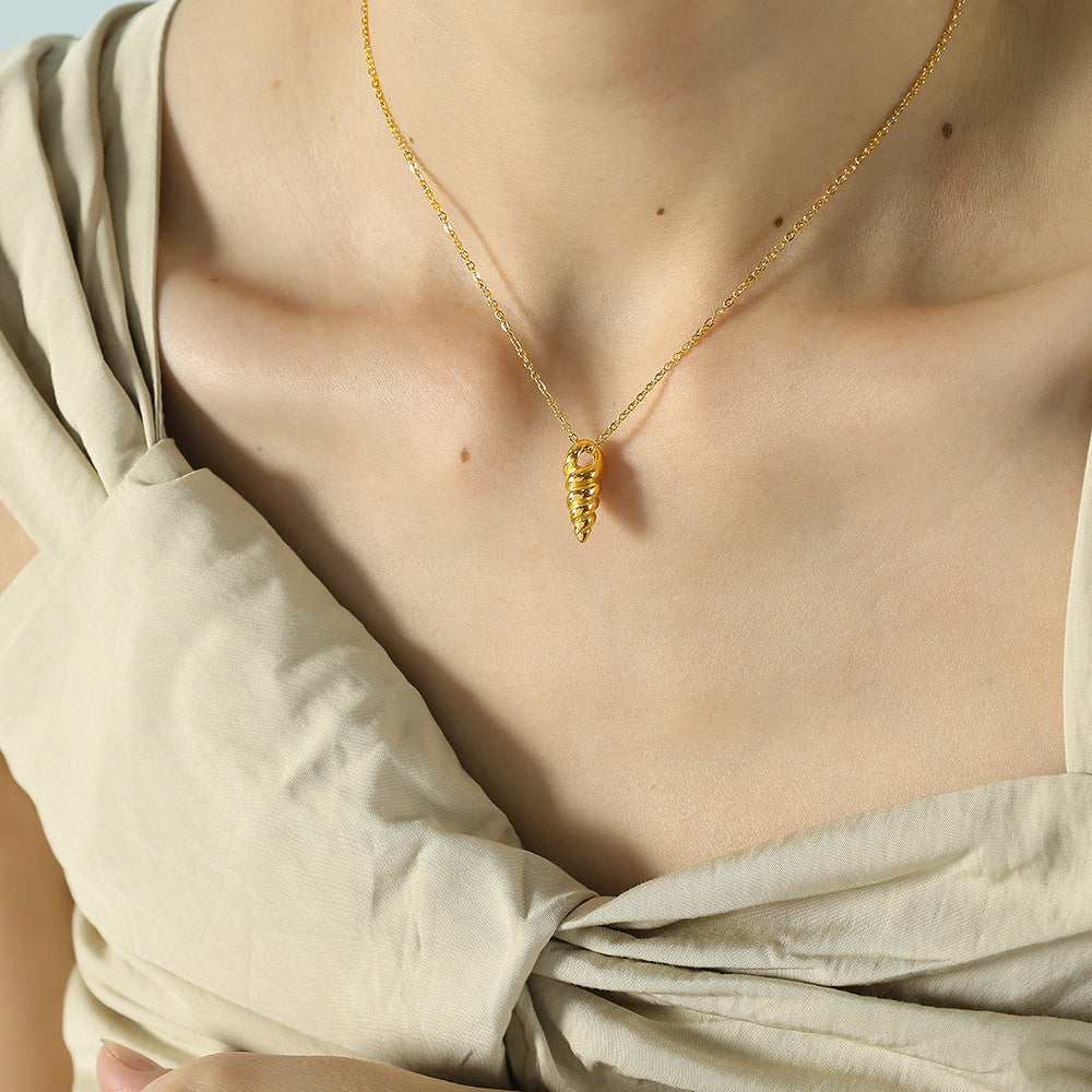 Liv Gold Conch Pendant Necklace - Gold [O188YD7S]