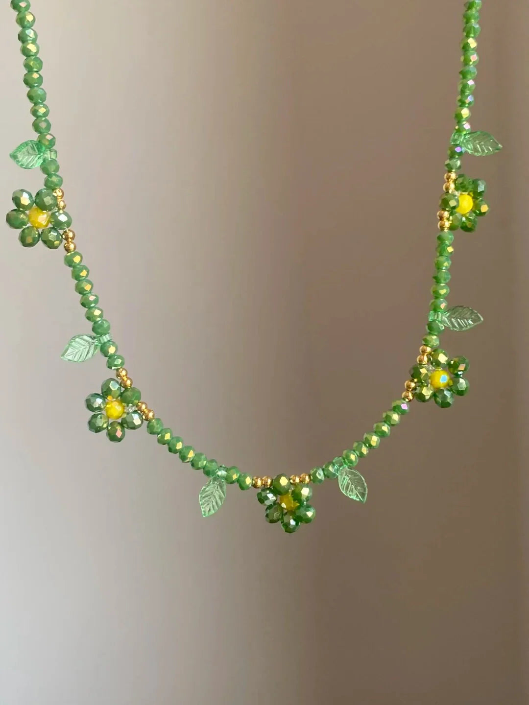 Beaded Floral Choker Necklace [IA3A52IY]