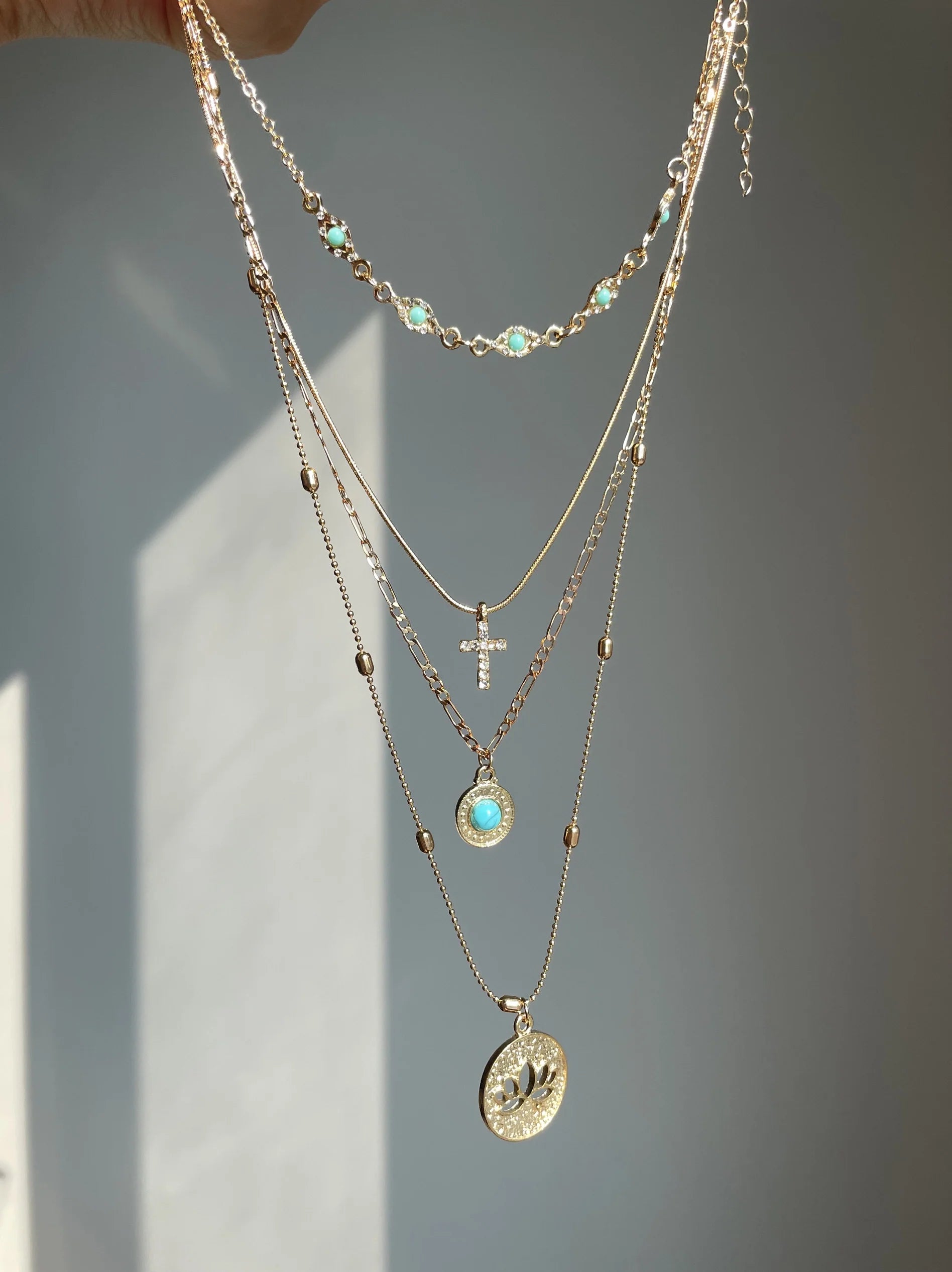 Layered Cross Pendant Necklace [P1MH0HJ8]