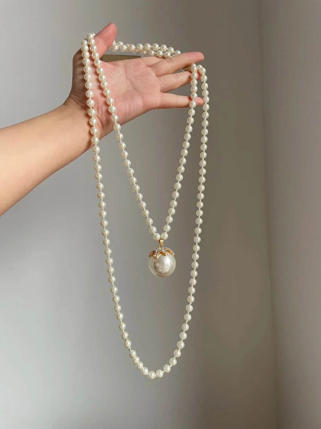 Long Pearl Strand Necklace [0R7BAZMJ]