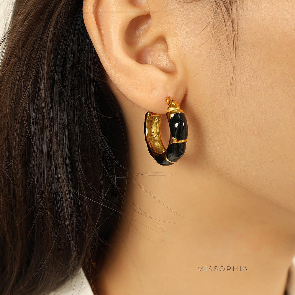 Alizay Gold Enamel U-Shape Earrings [WT98D5J2]