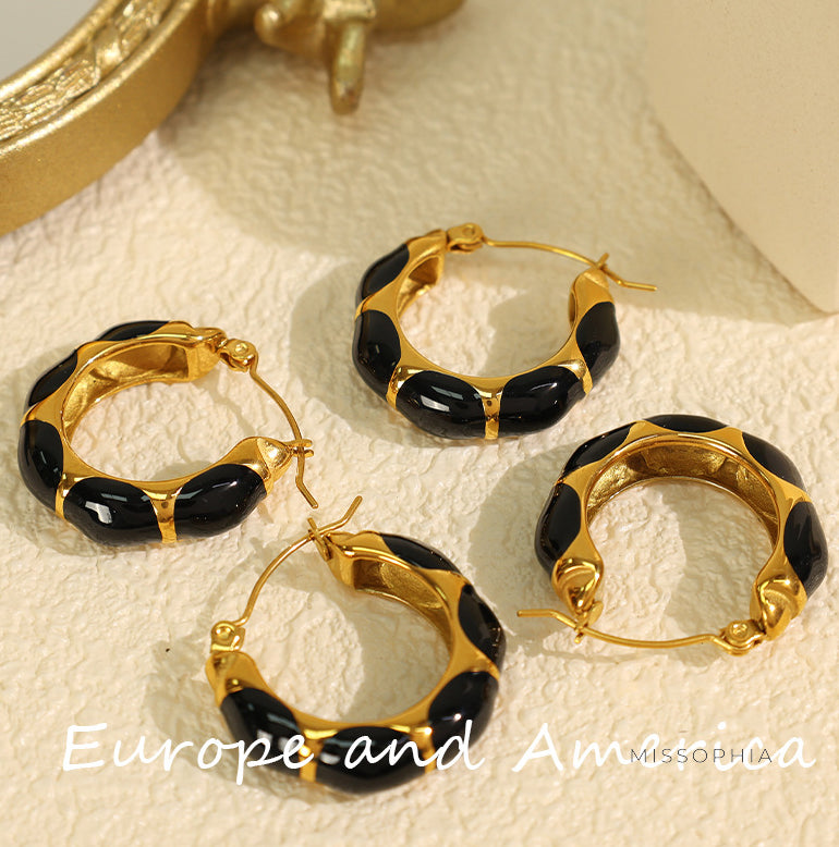 Alizay Gold Enamel U-Shape Earrings [MCWPF3ZP]