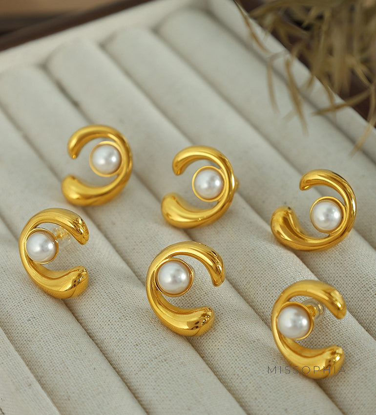 Andrea Gold Pearl Earrings [ILGUP7EB]