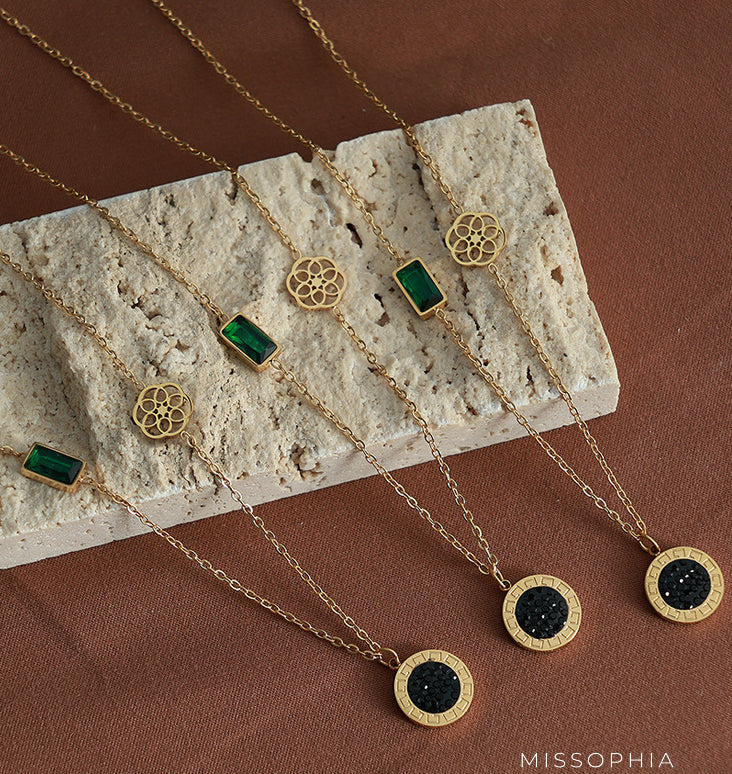 Charley Emerald Pendant Necklace [93QG3619]