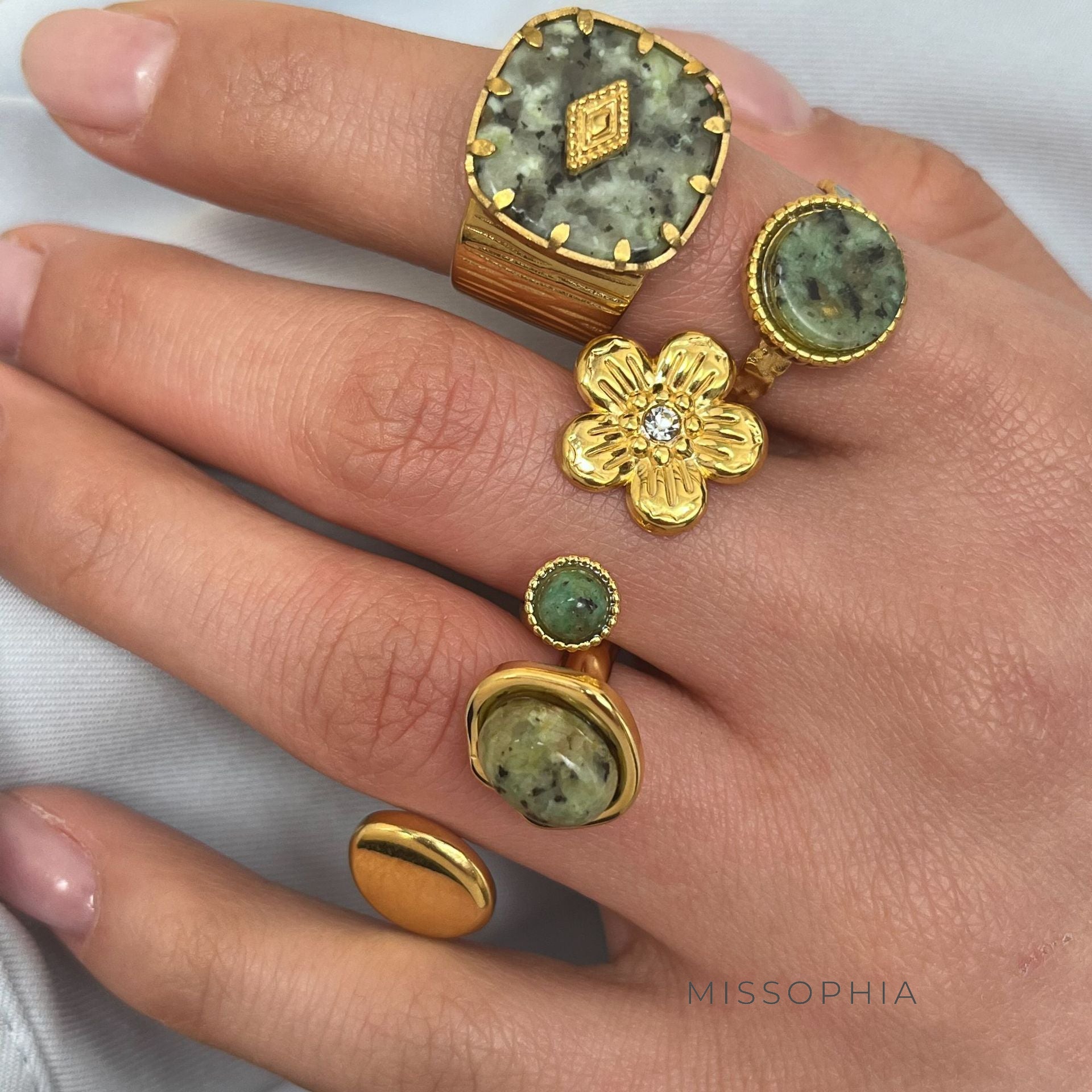 Fiorella Heart Stone Open Ring [VCK8SFJM]