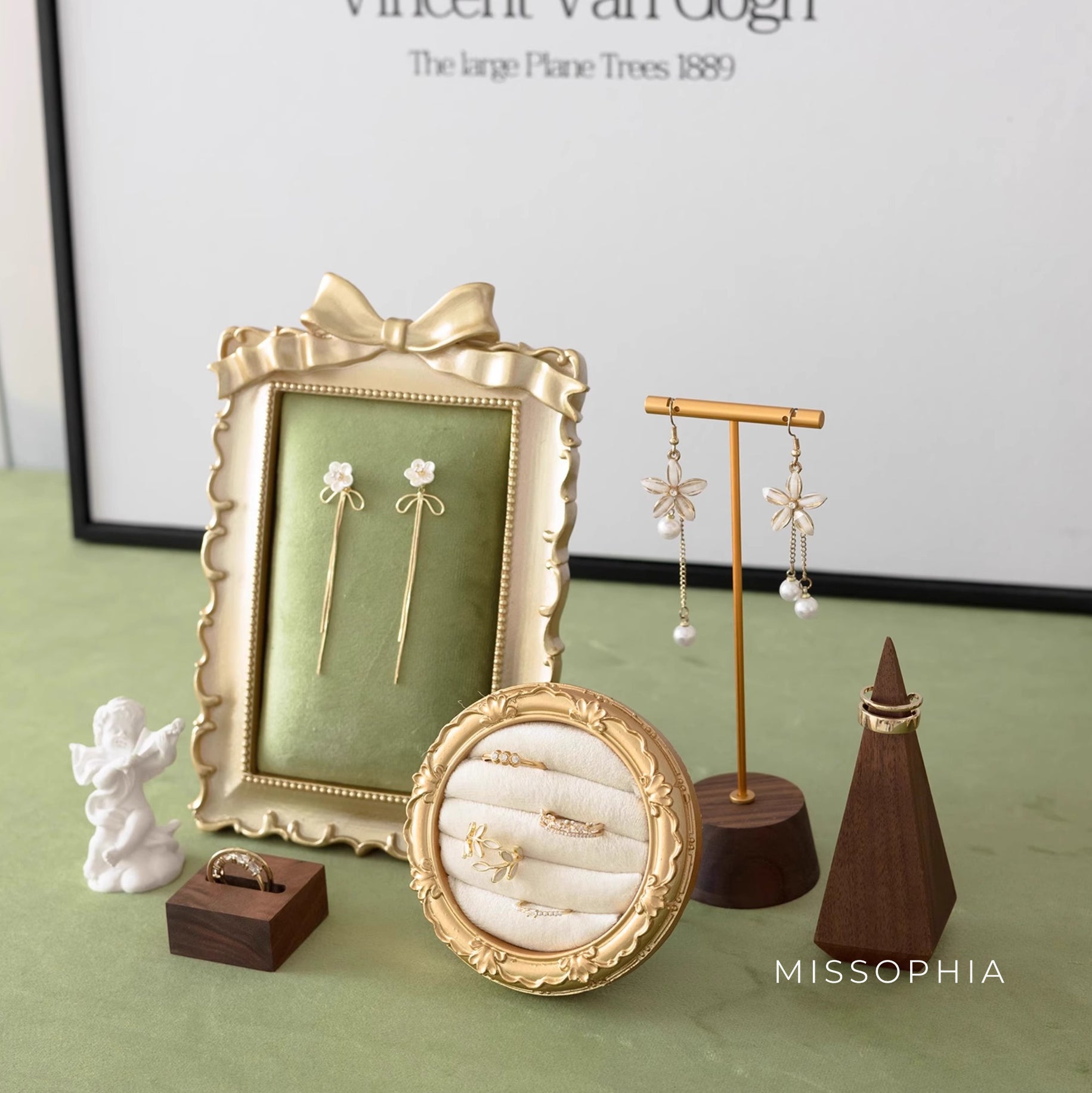 Jayla Velvet Display Frame [4RPJBKDR]