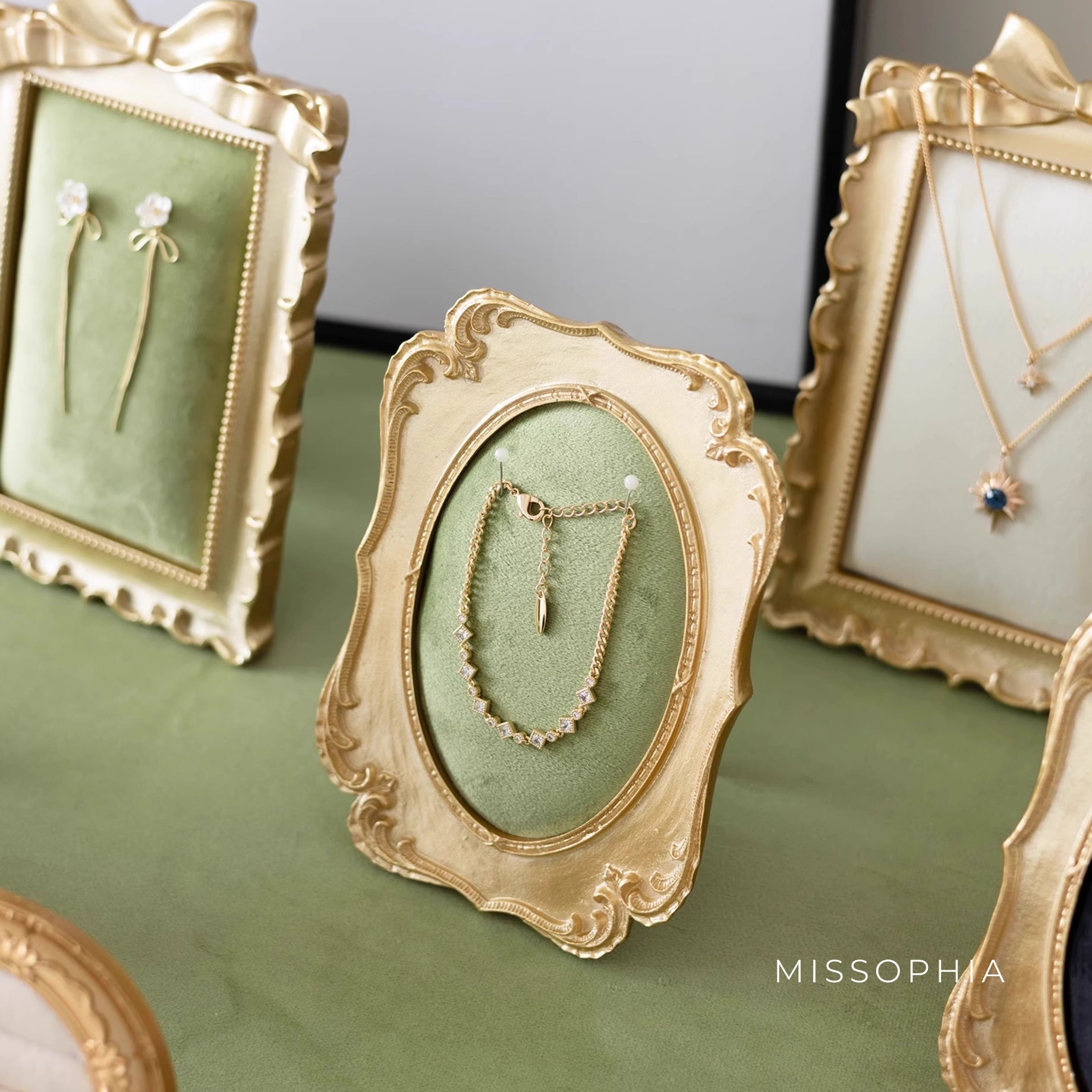 Jayla Velvet Display Frame [LW08HG79]