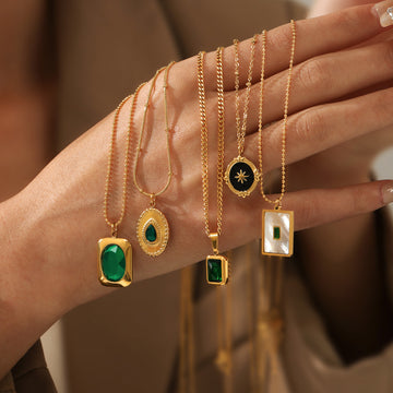 Joseline Emerald Geometric Necklace [KLUL7PNI]