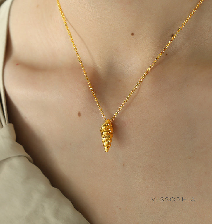 Liv Gold Conch Pendant Necklace [15QQDZVV]
