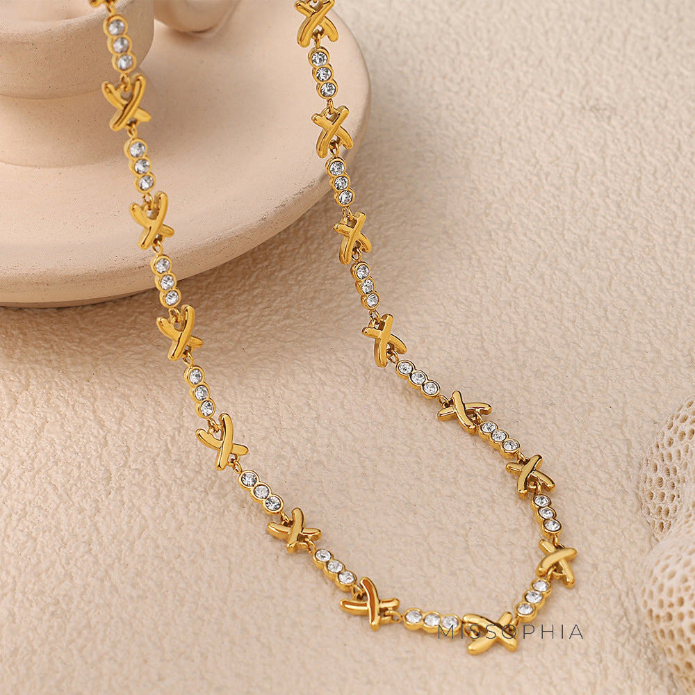Maanvi Gilded Rhinestone Set [1F6T5HP3]
