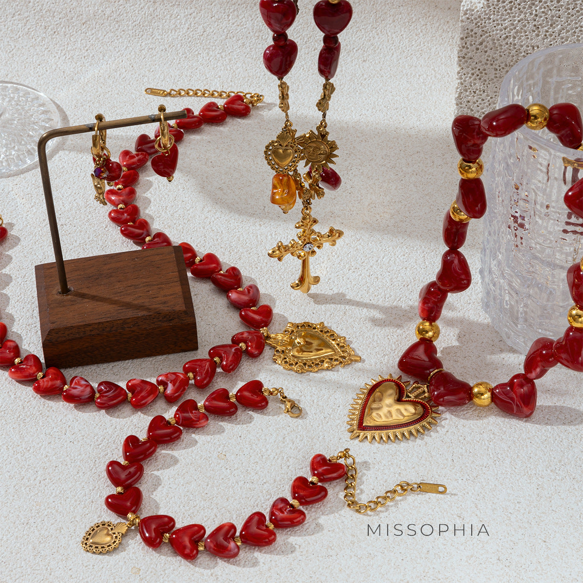 Meera Acrylic Heart Necklace [FQDT3WJO]