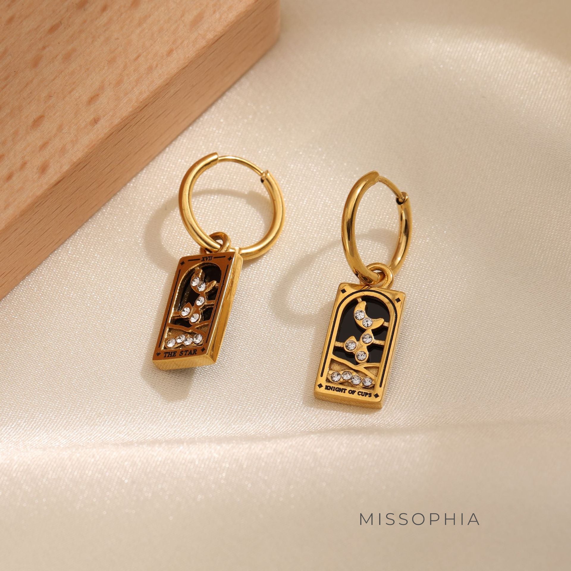 Sama Enamel Tarot Drop Earrings [HP5QT9GT]